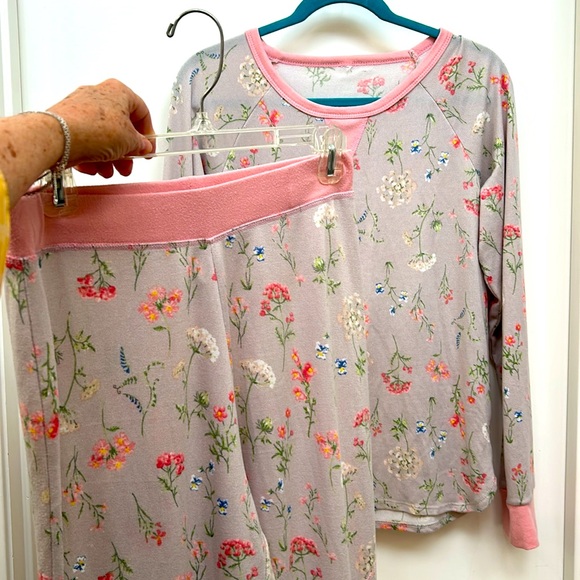 Flora Nikrooz Floral Pajama Set W’s Med fits M/L excellent condition grey pink - Picture 12 of 15
